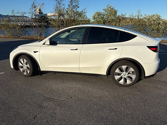 Tesla Model Y 2024 photo 3