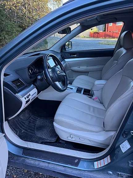 Subaru Outback 2011 photo 4