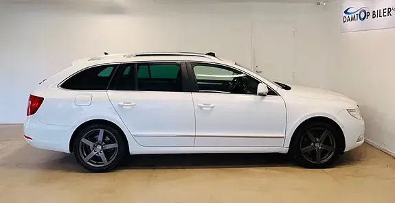 Skoda Superb 2012 photo 5