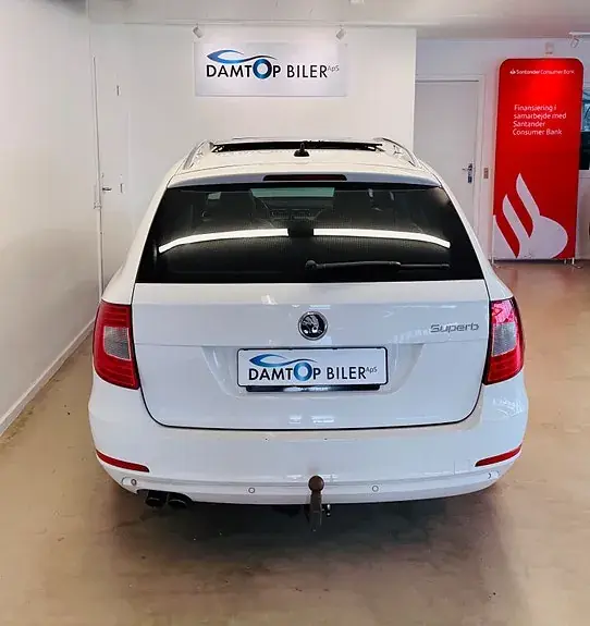 Skoda Superb 2012 photo 4