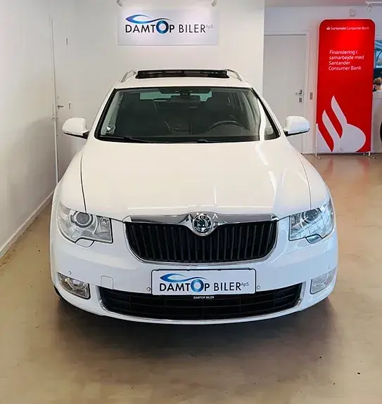 Skoda Superb 2012 photo 2