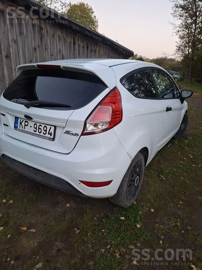 Ford Fiesta 2013 photo 2