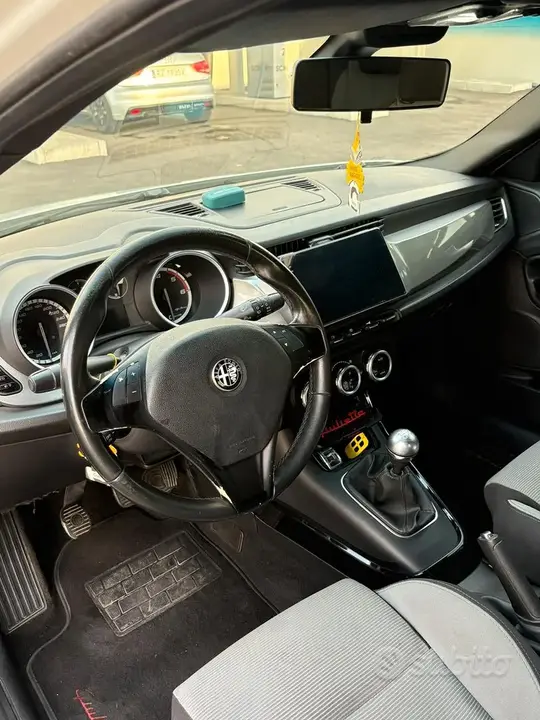 Alfa Romeo Giulietta 2013 photo 4