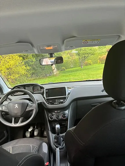 Peugeot 208 2015 photo 5
