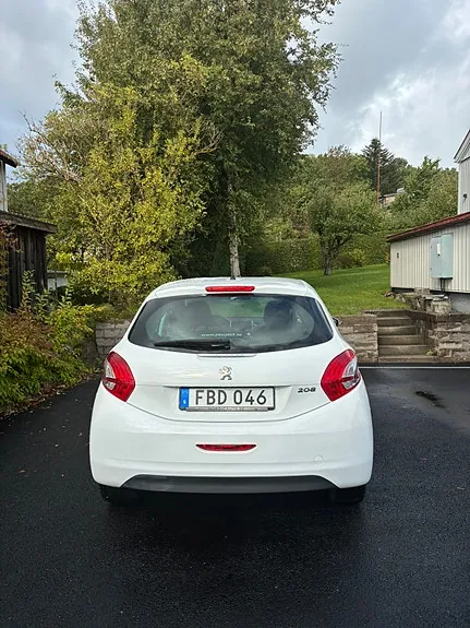 Peugeot 208 2015 photo 4