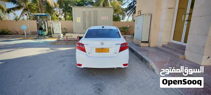 Toyota Yaris 2015 photo 2