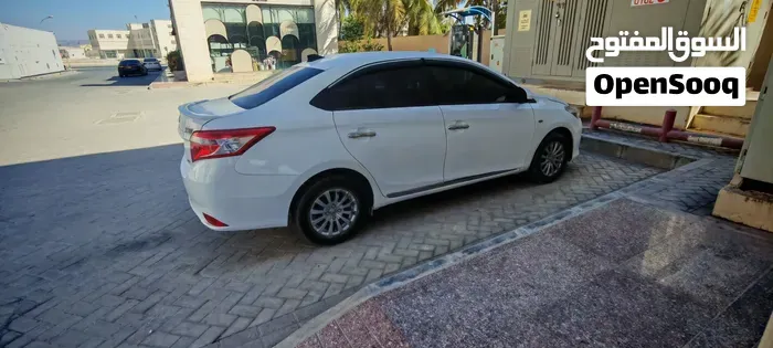 Toyota Yaris 2015 photo 4