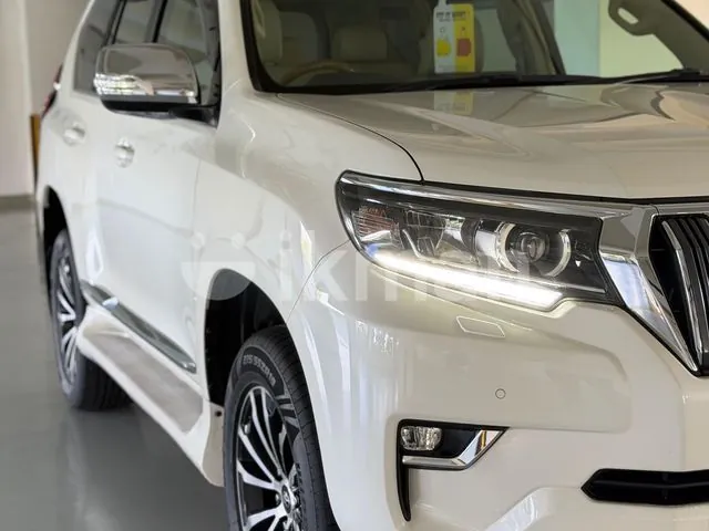 Toyota Land Cruiser Prado 2017 photo 2