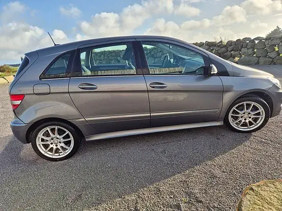 Mercedes-Benz B 180 D 2011 photo 3