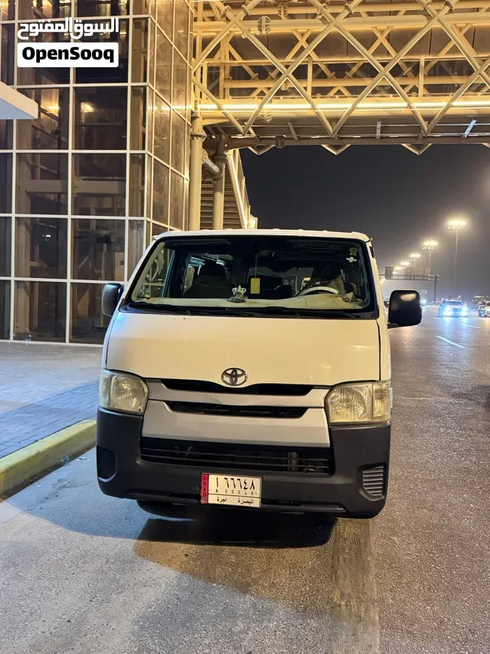 Toyota Hiace 2014 photo 2