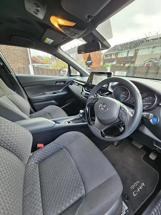 Toyota C-Hr 2021 photo 2