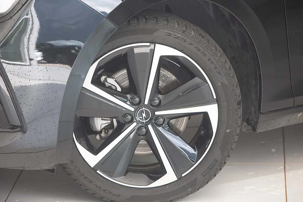Opel Astra 2025 photo 2