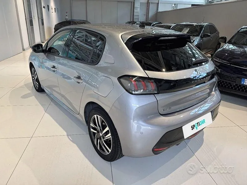 Peugeot 208 2023 photo 3