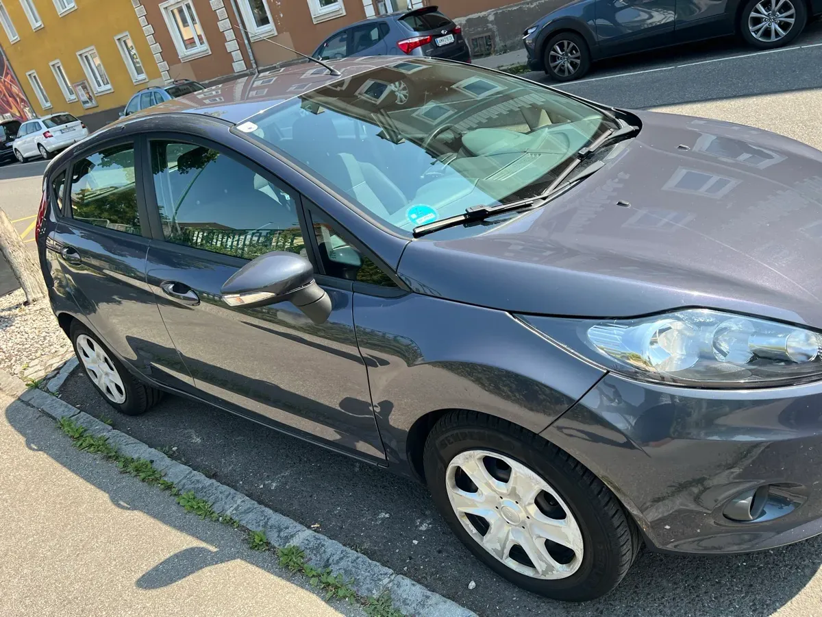Ford Fiesta 2011 photo 3