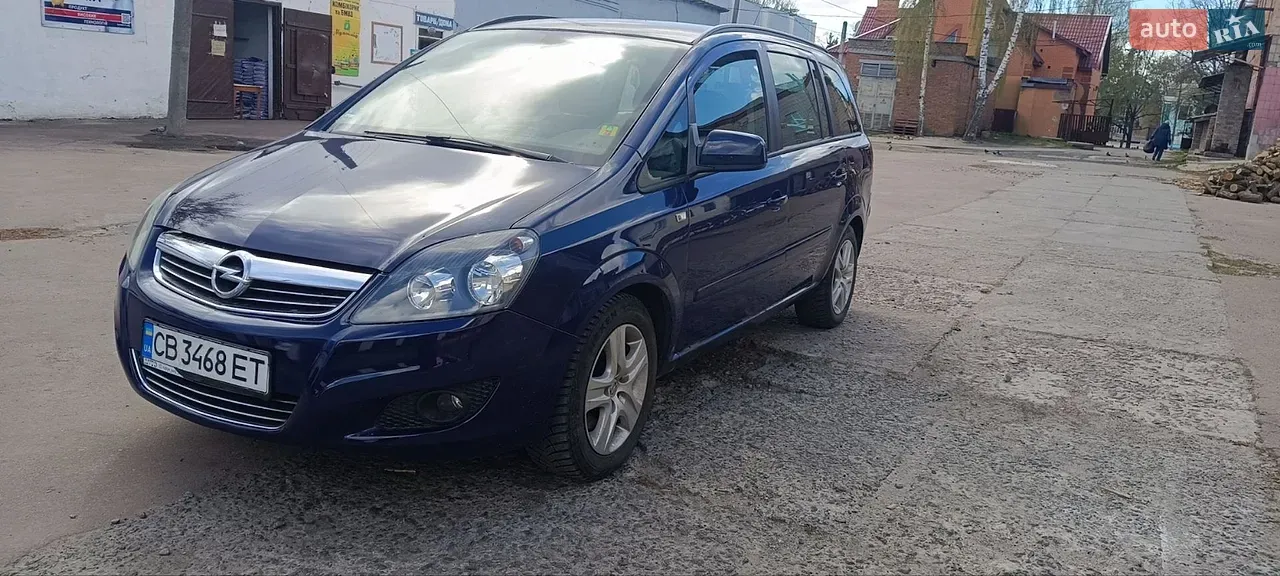 Opel Zafira 2012 photo 2