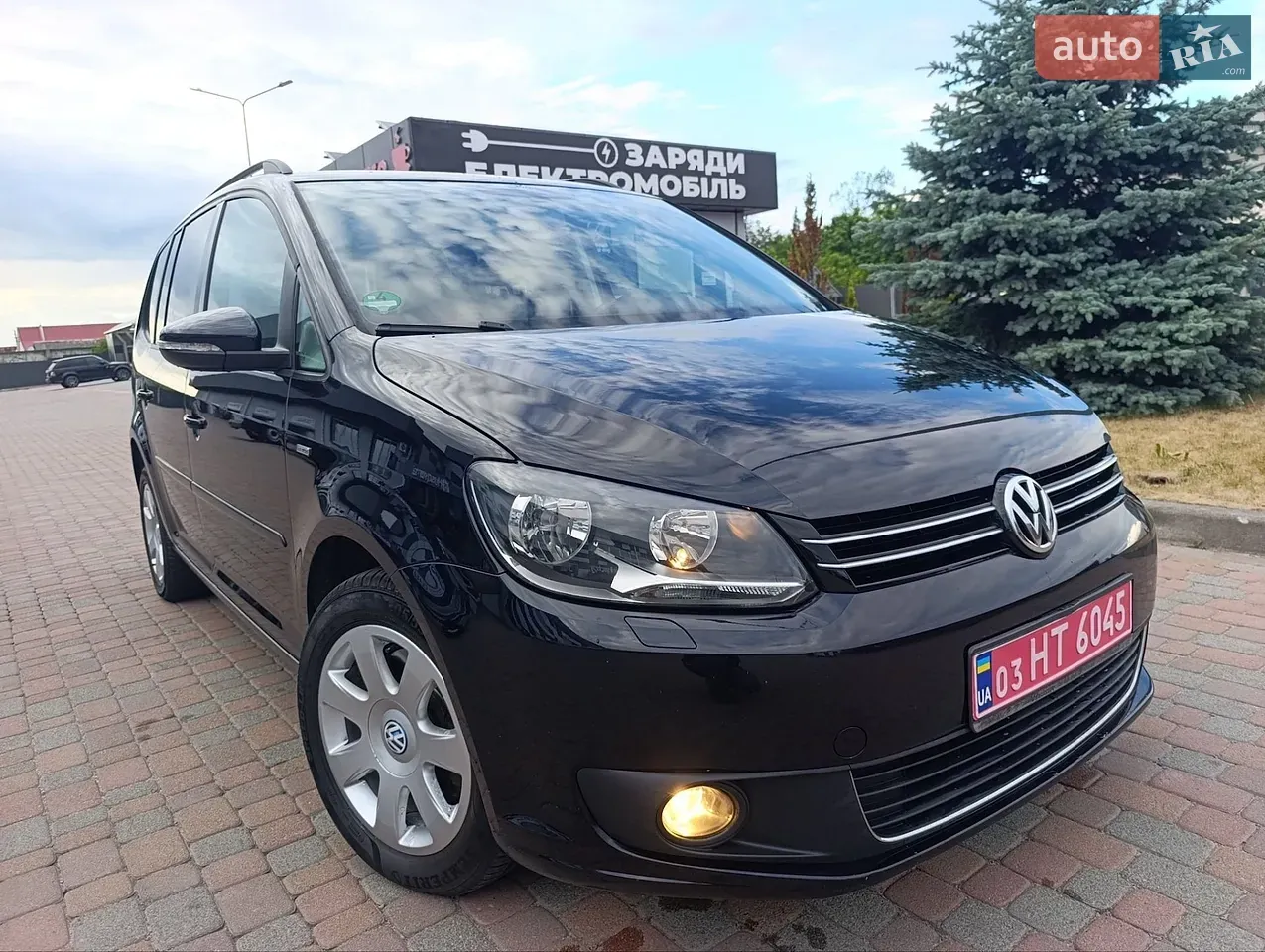 Volkswagen Touran 2013 photo 3