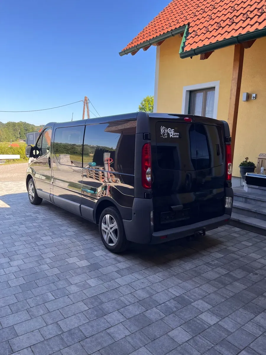 Opel Vivaro 2014 photo 2