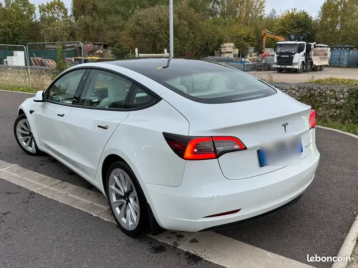 Tesla Model 3 2021 photo 2