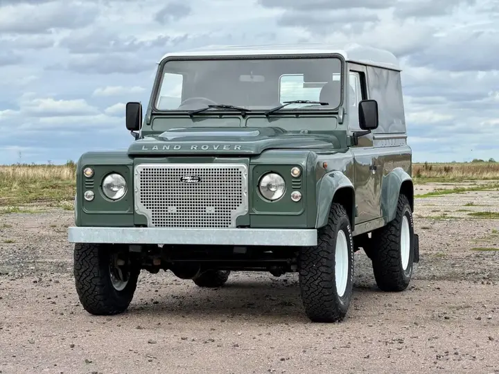 Land Rover Defender 90 2011 photo 4