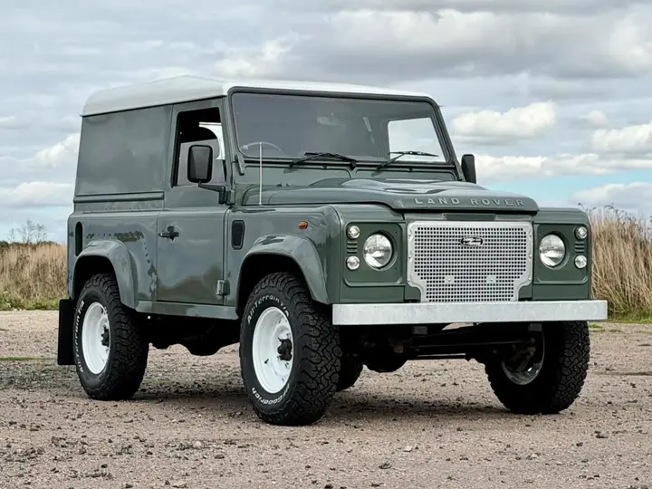 Land Rover Defender 90