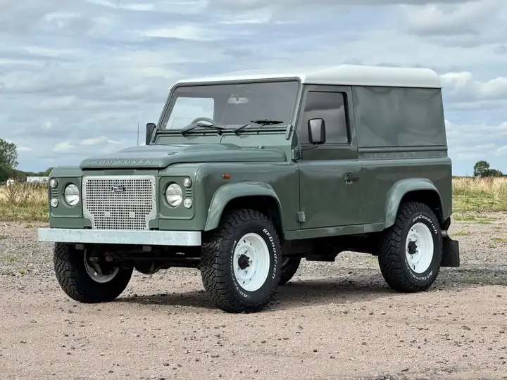 Land Rover Defender 90 2011 photo 5