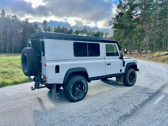 Land Rover Defender 110 2000 photo 2