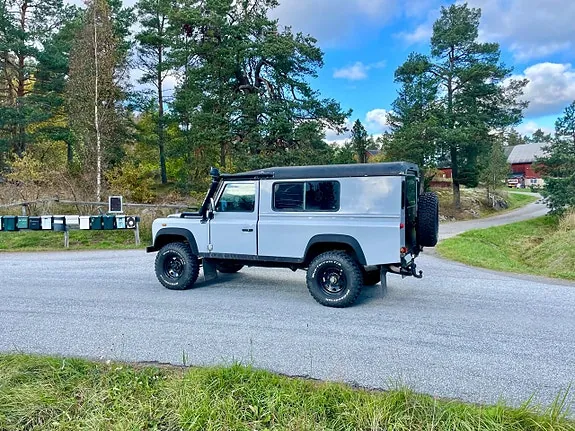 Land Rover Defender 110 2000 photo 3