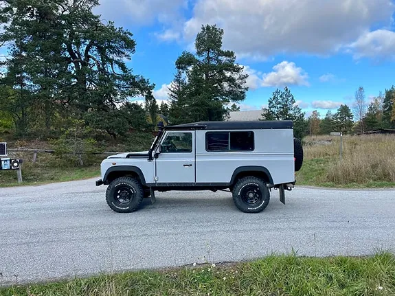 Land Rover Defender 110