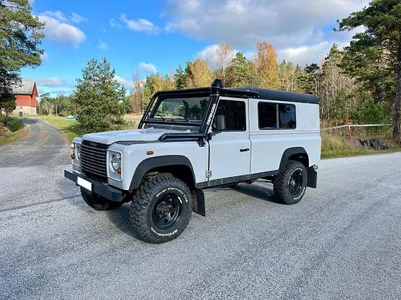 Land Rover Defender 110 2000 photo 5