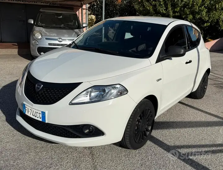 Lancia Ypsilon