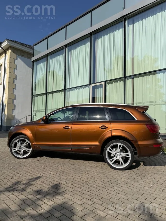 Audi Q7 2011 photo 2
