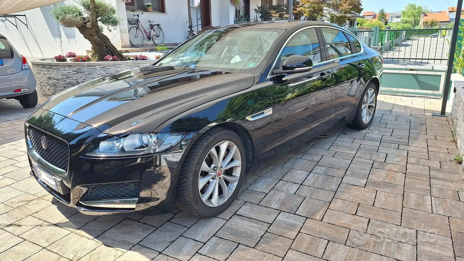 Jaguar Xf 2017 photo 2