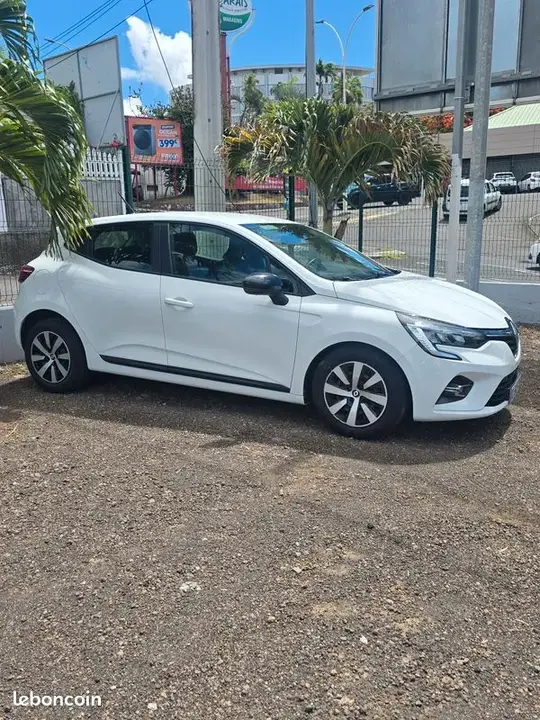 Renault Clio 2023 photo 2