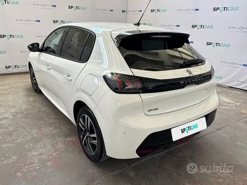 Peugeot 208 2023 photo 3