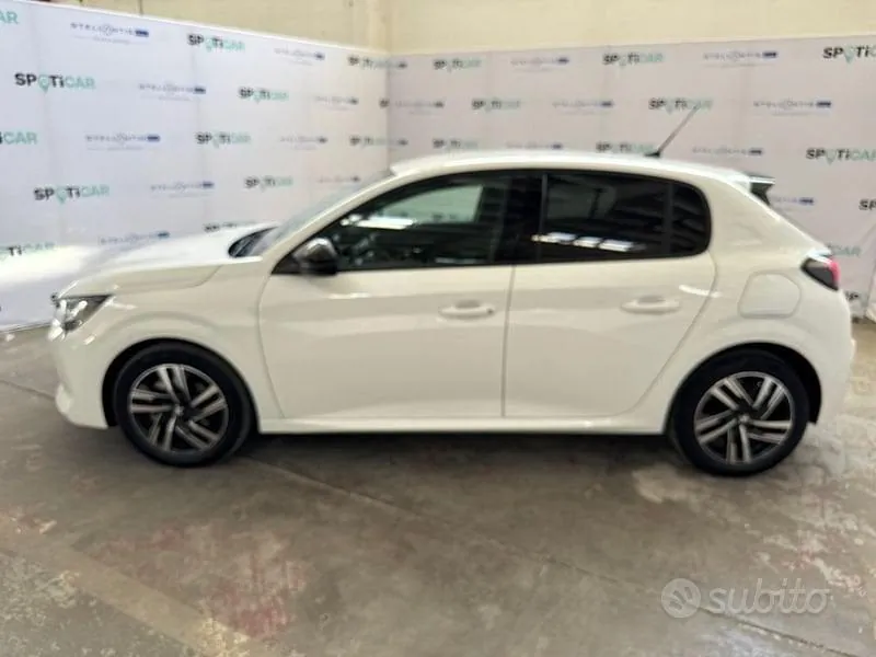 Peugeot 208 2023 photo 2