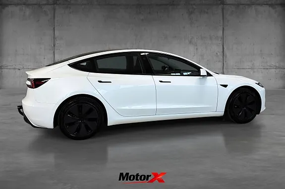 Tesla Model 3 2025 photo 4