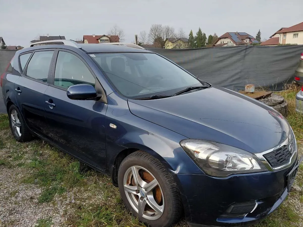 Kia Ceed 2011 photo 3