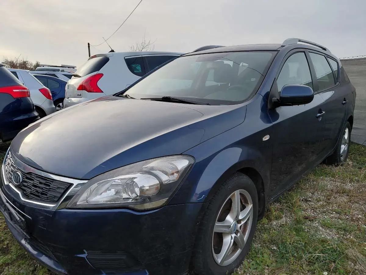Kia Ceed 2011 photo 2