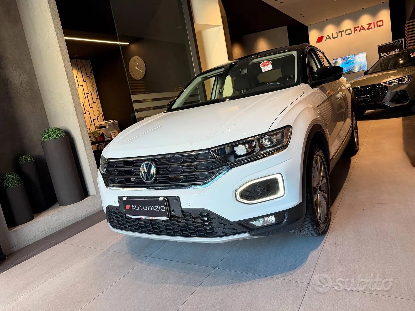 Volkswagen T-Roc 2021 photo 2