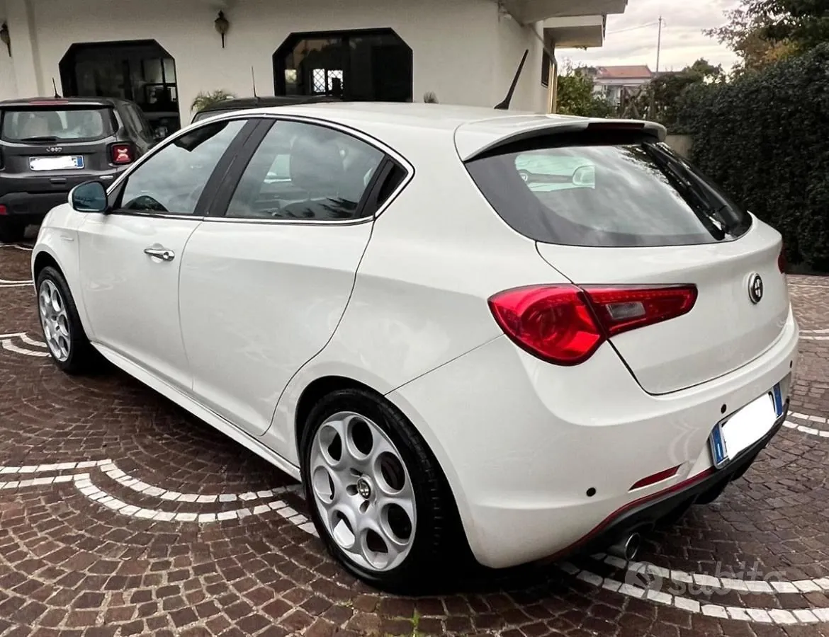Alfa Romeo Giulietta 2011 photo 3