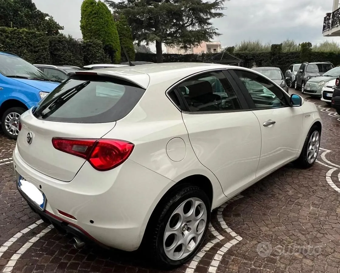 Alfa Romeo Giulietta 2011 photo 4