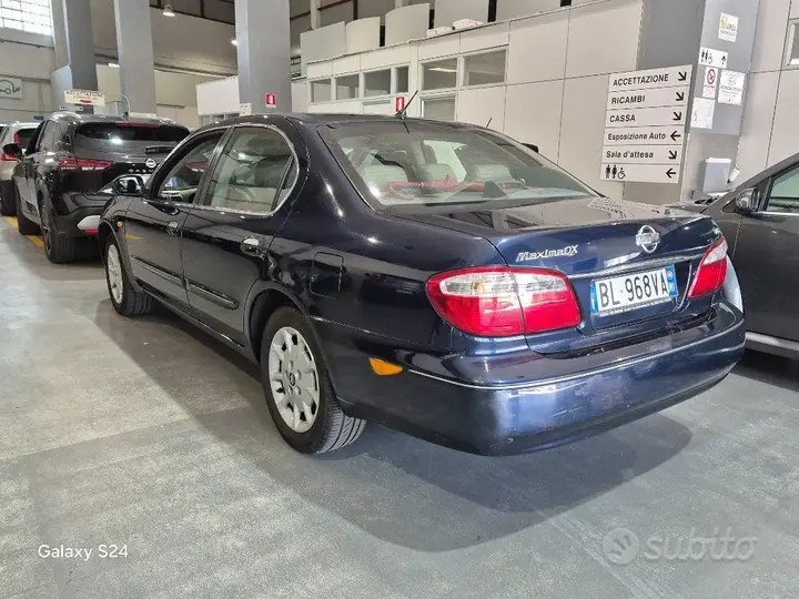 Nissan Maxima 2000 photo 2