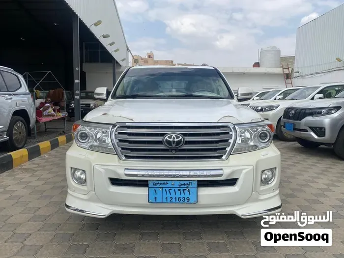 Toyota Land Cruiser 2013 photo 2