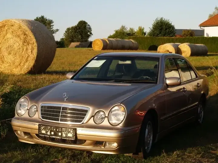 Mercedes-Benz E-Class 2001 photo 3