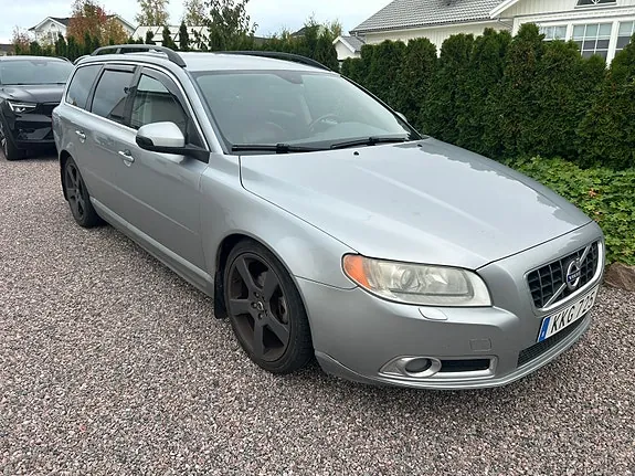 Volvo V70 2010 photo 2
