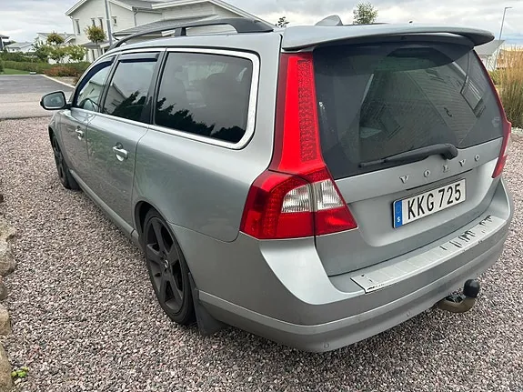 Volvo V70 2010 photo 3
