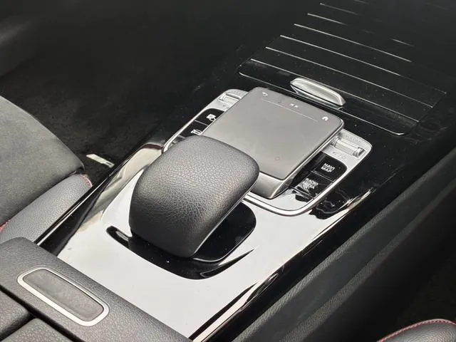 Mercedes-Benz A180 2018 photo 5