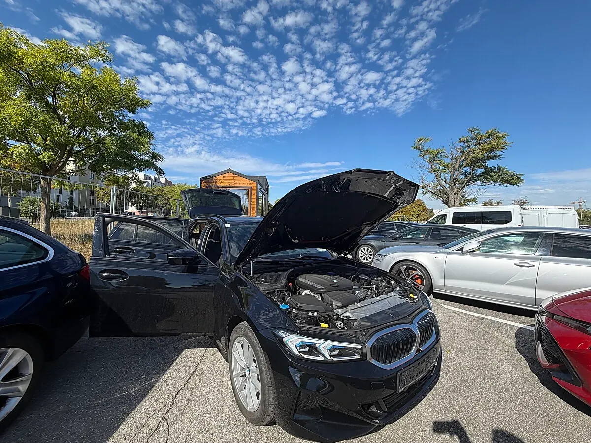 BMW 3 Series 2024 photo 2