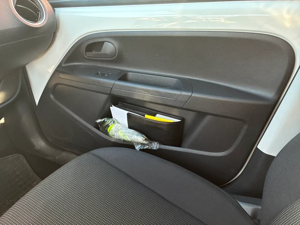 Volkswagen Up 2016 photo 3