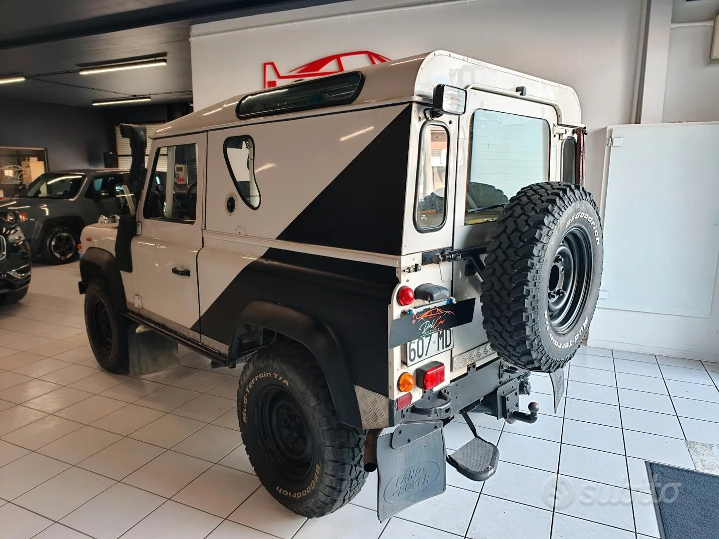 Land Rover Defender 1988 photo 4